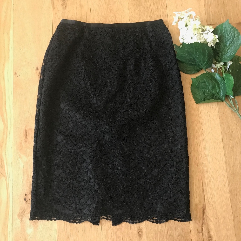 LOFT Lace Pencil Skirt